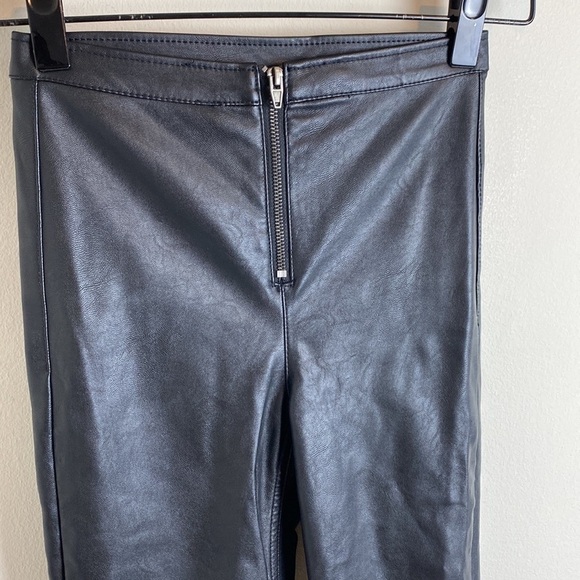 H&M faux leather high waisted skinny pant legging with zip black - Picture 4 of 7
